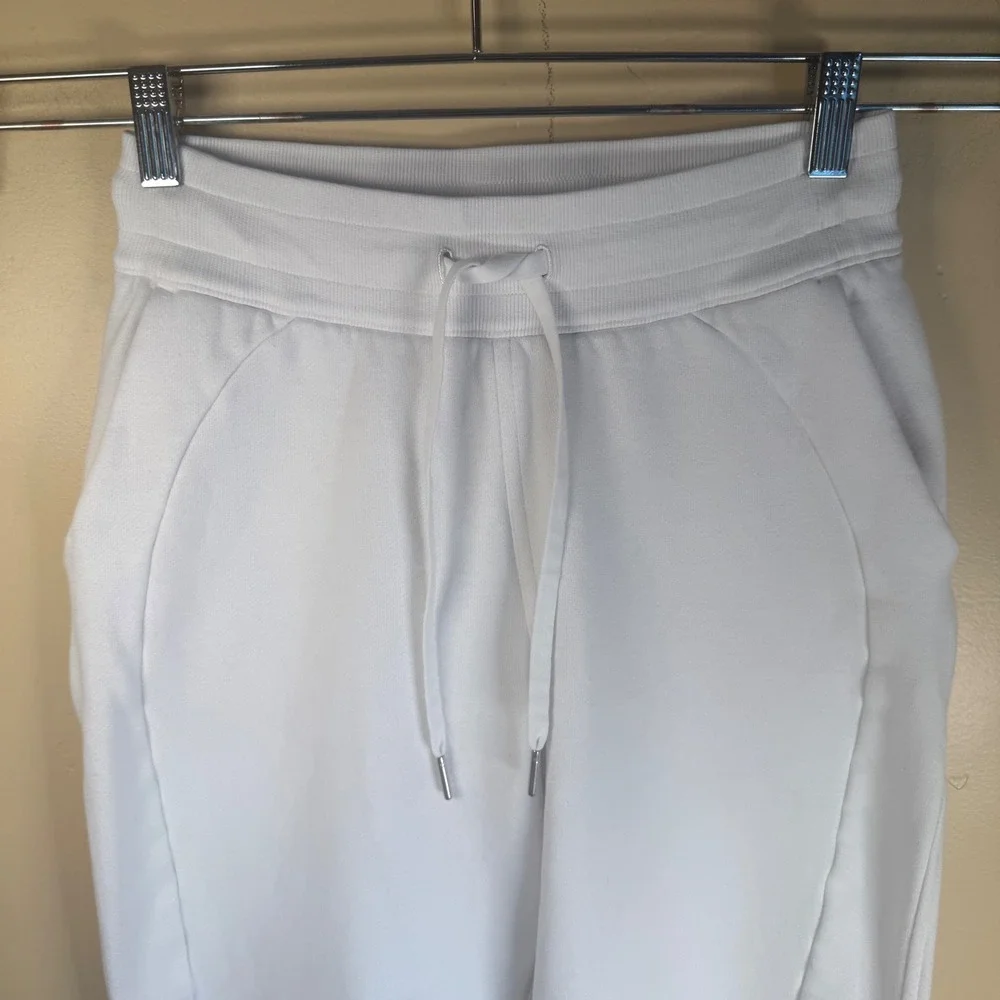 Lululemon Scuba High-Rise Jogger Womens 4 White 7/8 Length‎ Fleece Sweatpants